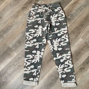 Nostalgia, Camo high waste croped pant